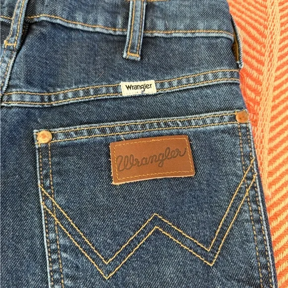 Wrangler Women’s Wanderer High Rise Flare Jeans NWOT - Picture 4 of 11